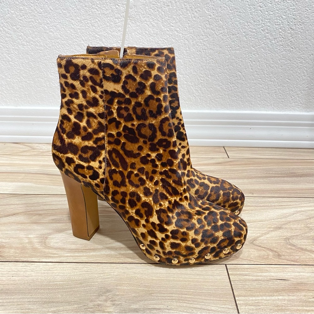 67. Vince Camuto Nevvina Genuine Calf Hair Leopard Print Bootie Size 9